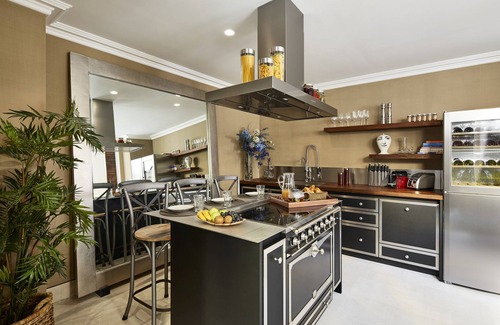 Quartier de la Place-Vendome Apartment | top luxury 3BR/3BA A/C art deco st honore architecturally designed