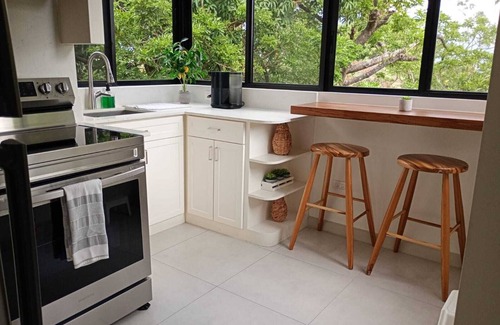 San Salvador Apartment | TOP RATED! Beautiful views! Centrally located! A/C & Fast Internet!