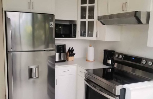 San Salvador Apartment | TOP RATED! Beautiful views! Centrally located! A/C & Fast Internet!