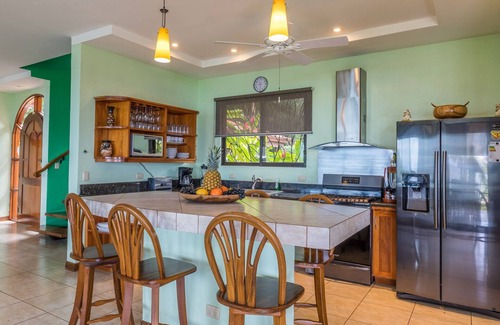 Manuel Antonio Villa | TOP RATED/OCEANVIEW, closest to Manuel Ant. Park & beach, W/daily wildlife visit