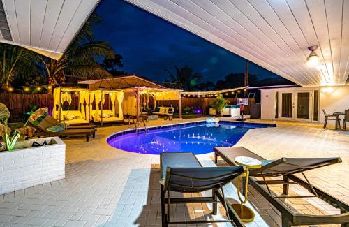 Pembroke Pines Villa | Top Villa Near Beach with Game Room, Hot Tub and Pool
