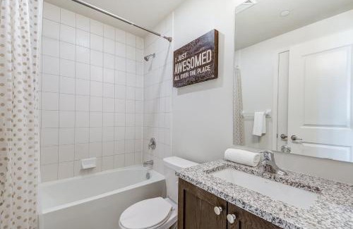 Humber Bay Shores Apartment | Toronto Condo with Lake Views