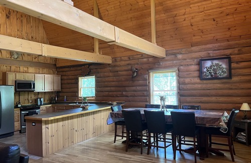 Zenda House | Total Privacy ! Log Home Surrounded By 5 Acres Of Woods near Geneva Lake.