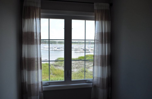 Port Royal Landing House | Totally Renovated Waterfront Cottage, Snowbird's Paradise, Boater's Dream