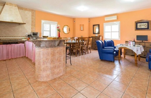 Los Palacios y Villafranca Ski Chalet | Tourist accommodation. 3 bedrooms. Pool and garden. The Palaces, Seville