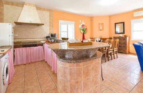 Los Palacios y Villafranca Ski Chalet | Tourist accommodation. 3 bedrooms. Pool and garden. The Palaces, Seville