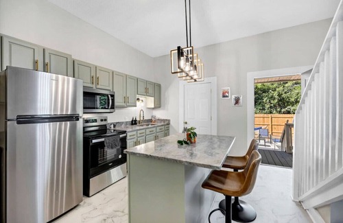 Columbia Villa | Touch-Down *NEW HOT TUB*