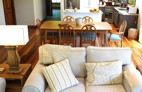 Wentworth Falls House | Tourmaline in Wentworth Falls