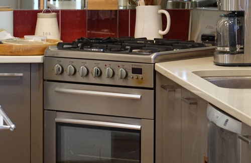 Wentworth Falls House | Tourmaline in Wentworth Falls