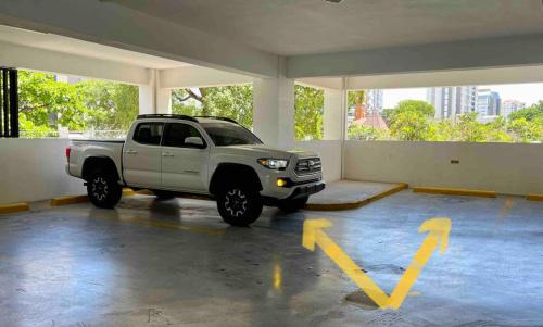 La Julia Apartment | Tower with City View Pool Sauna Spa Gym