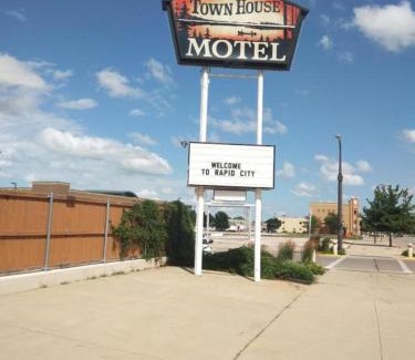 Historic Rapid City Apartment | Town House Motel with Pool near Mt. Rushmore
