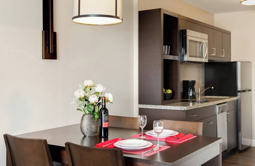 Bairdford Hotel | TownePlace Suites by Marriott Pittsburgh Harmarville