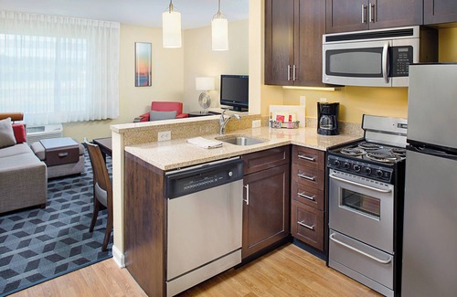 Johnson Hotel | TownePlace Suites by Marriott Fayetteville North