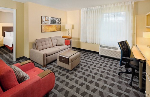 Johnson Hotel | TownePlace Suites by Marriott Fayetteville North