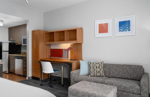 Champaign Hotel | TownePlace Suites by Marriott Champaign