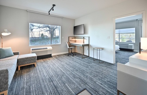 Norfolk Hotel | Towneplace Suites By Marriott Norfolk
