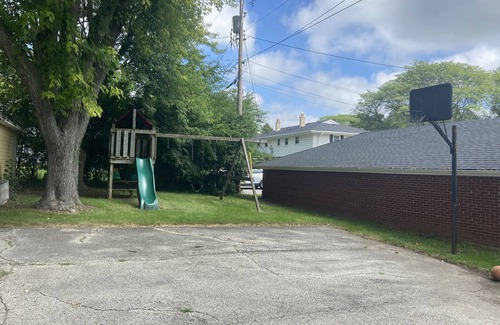 Cedarburg House | Townhome Walking Distance to Downtown Cedarburg