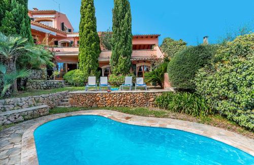 Pollensa House | Townhouse with pool and mountain views, just 5 min