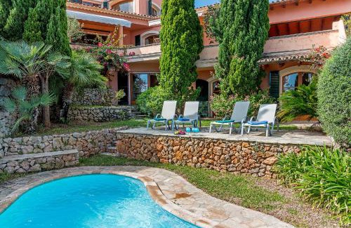 Pollensa House | Townhouse with pool and mountain views, just 5 min