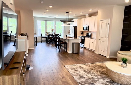 Durham Villa | TPV - Villa Leopolda - Executive Home w/Pools&Gym