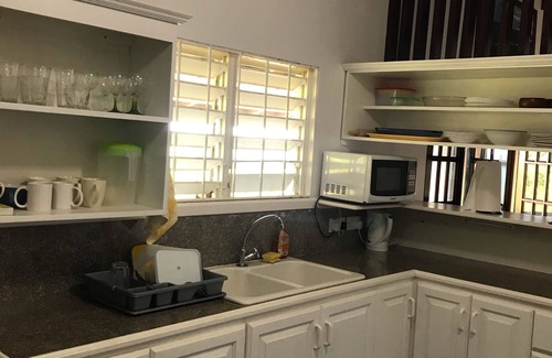 St. Patrick House | Tradewinds- quiet home overlooking the ocean