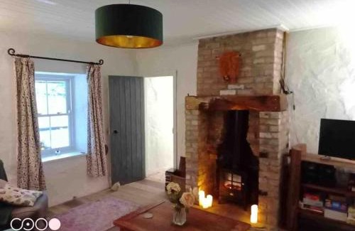 Enniskillen House | Traditional Irish Thatched Cottage