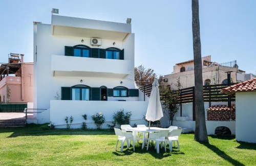 Rapaniana House | Traditional Sea Side Cottage