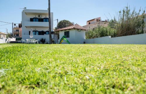 Rapaniana House | Traditional Sea Side Cottage