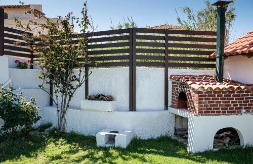 Rapaniana House | Traditional Sea Side Cottage
