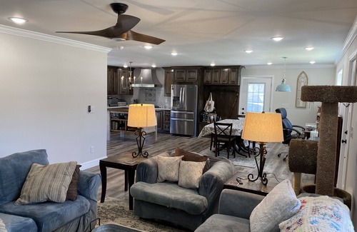 Harriman House | Trailer and pet-friendly! Hot tub! Minutes to Windrock and Frozen Head!