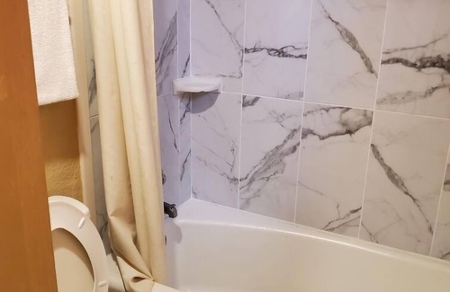 Fairview Heights Hotel | Trailway Motel