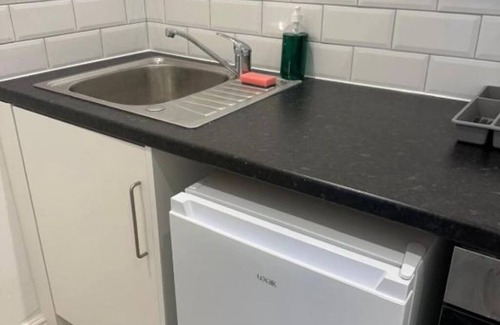 Scunthorpe Apartment | Train Station Aparthotel - Free Wifi, Free Parking Deluxe Double Studio