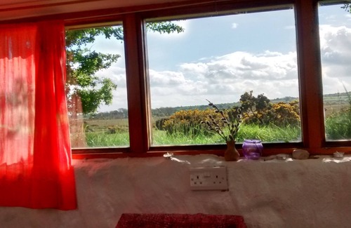 Mynachlogddu Cottage | Trallwyn Bach Charming Cottage studio in Pembs Nat Pk by ancient stonecircle