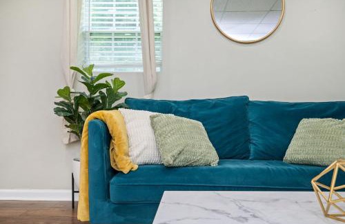 Church Street Apartment | Tranquil 2bd Oasis 10 Min to Airport & Downtown