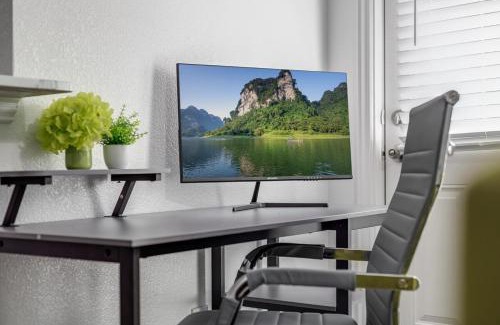 Grand Prairie House | Tranquil 3BR I Free Parking I Workspace