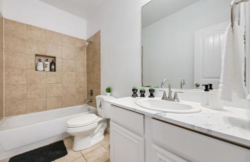 Grand Prairie House | Tranquil 3BR I Free Parking I Workspace