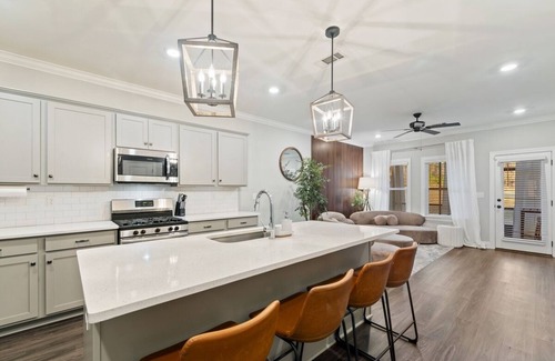 Auburn - Opelika House | Tranquil 3BR Townhome with Porch, Office & Pool Access Near Auburn