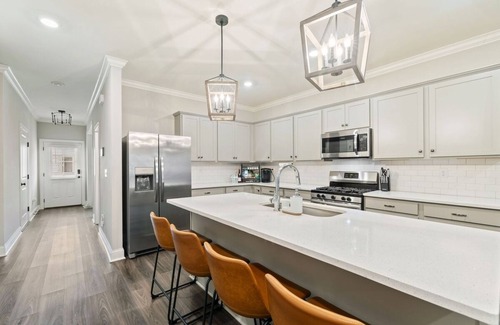 Auburn - Opelika House | Tranquil 3BR Townhome with Porch, Office & Pool Access Near Auburn