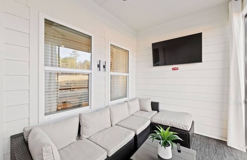 Auburn - Opelika House | Tranquil 3BR Townhome with Porch, Office & Pool Access Near Auburn