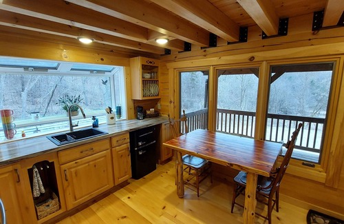 Ontario Cabin | Tranquil Amish-built cabin near Wildcat State Park