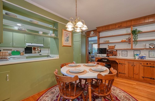 Drayton House | Tranquil and Stylish 4BR House Surrounded by Nature in Spartanburg