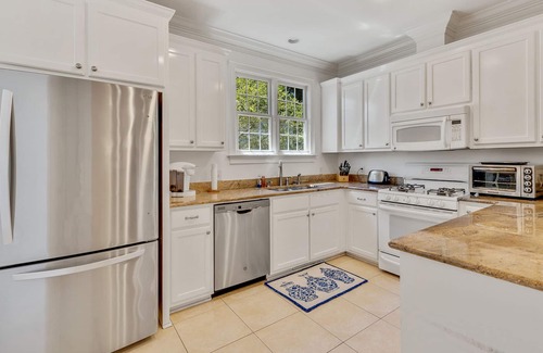 Debordieu Colony House | Tranquil Beach House Conveniently Located Near the Ocean Beach Retreat