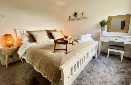 Bridge House | Tranquil Bridge Escape