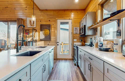 Sevierville Cabin | Tranquil cabin w/indoor pool, hot tub, woodland views + free attraction tickets