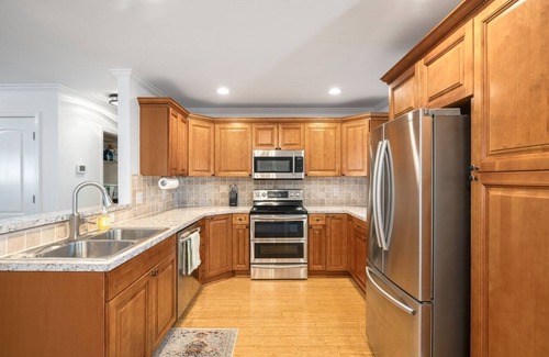 Cary House | Tranquil Cary Hideaway- Mins to Downtown/Wake Med/NC State .Newly Furnished!