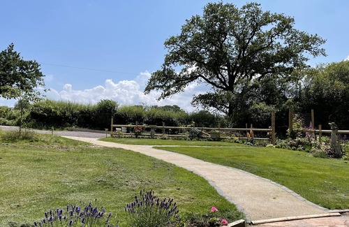 Bicton Cottage | Tranquil Cottage in Devonshire Countryside Near the Beautiful South Devon Coast