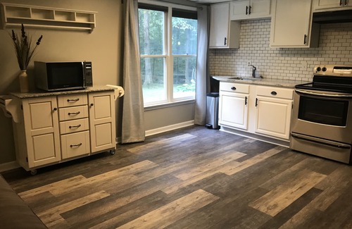 Prosperity Church Road Apartment | Tranquil Escape~Modern 1BD Suite on Greenway