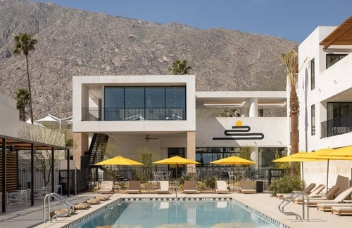 Downtown Palm Springs Hotel | Tranquil Escape w/Pool, Free Bike, Weekly Yoga Class, Cozy Poolside Lounges