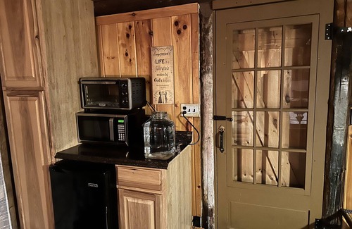 Fitzwilliam Cabin | Tranquil Guest House - Peaceful Sanctuary plus InfraRed Sauna