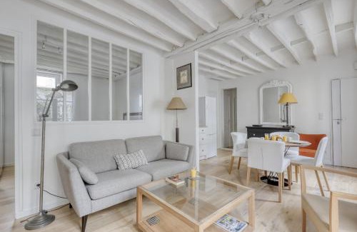 Saint-Thomas-d'Aquin Apartment | Tranquil Heaven up to 4 guests - Heart of Paris 07